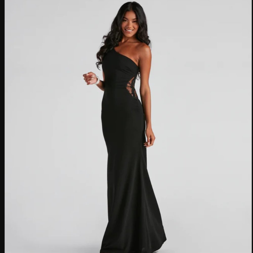 Mara Crepe One Shoulder Gown BRAND NEW